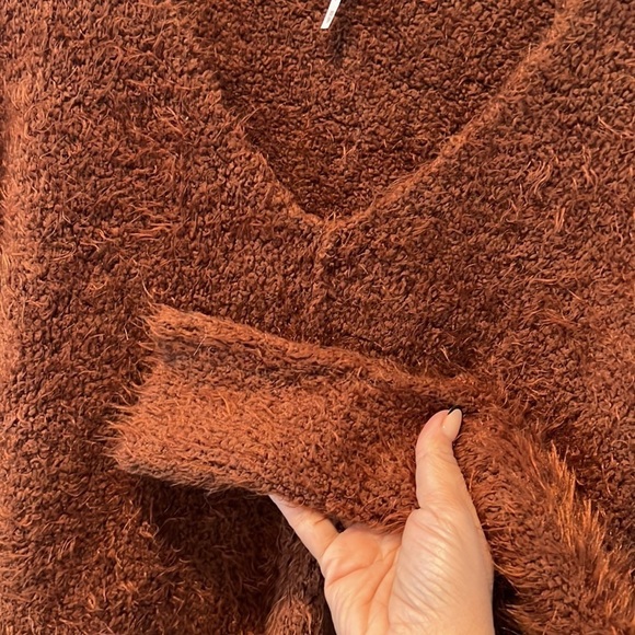 𝅺free people rust Icing Vneck furry pullover sweater xs/s - Picture 7 of 9